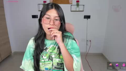 Snapshot of emily_villamil_ chatting on 07/25/26, 11:46 Emi online show from 07/25/26, 11:46