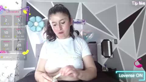 Snapshot of emily_white00 chatting on 06/09/26, 09:15 emily online show from 06/09/26, 09:15