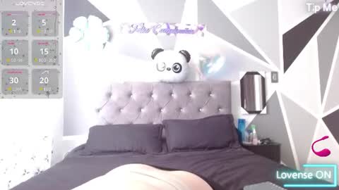 Snapshot of emily_white00 chatting on 06/13/26, 06:06 emily online show from 06/13/26, 06:06