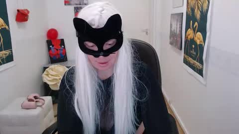 Snapshot of emily_york18 chatting on 02/11/25, 12:16 Emily online show from 02/11/25, 12:16