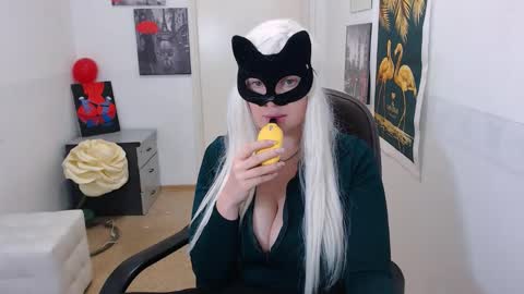 Snapshot of emily_york18 chatting on 02/19/25, 04:22 Emily online show from 02/19/25, 04:22