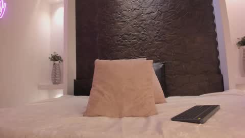 emilyallen_1 online show from 01/09/26, 04:26