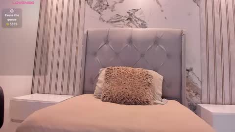  E M Y L Y  online show from 03/28/26, 12:38