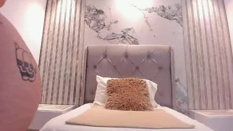  E M Y L Y  online show from 04/14/26, 12:44