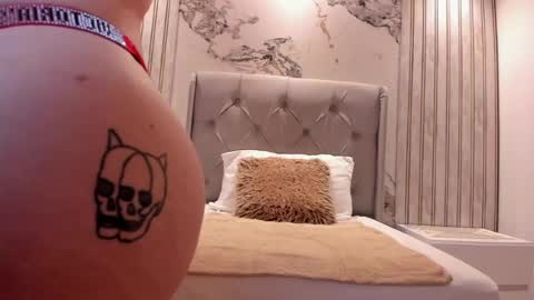  E M Y L Y  online show from 04/16/26, 01:45