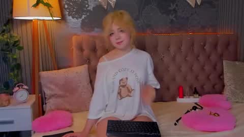 Baby Emelli online show from 01/12/26, 06:51