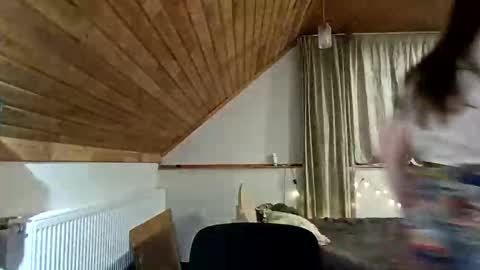 emilyar online show from 04/23/26, 08:33