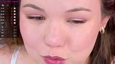 Snapshot of emilyart_ chatting on 11/08/25, 07:12 artist Emily online show from 11/08/25, 07:12