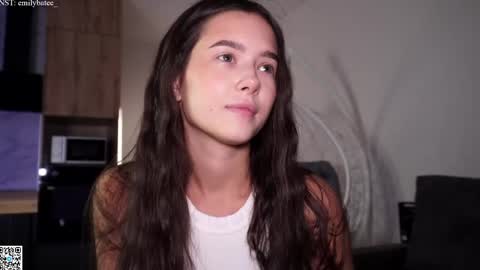 Snapshot of emilybatee chatting on 05/15/26, 05:53 emilybatee online show from 05/15/26, 05:53