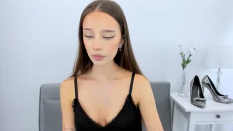 Snapshot of emilycharming chatting on 11/25/25, 09:15 EmilyCharming online show from 11/25/25, 09:15