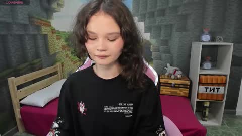 Snapshot of emilychaves chatting on 09/27/25, 05:07 Emilyhaves online show from 09/27/25, 05:07