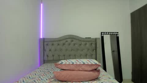 Snapshot of emilydauz chatting on 01/04/25, 11:06 Camila online show from 01/04/25, 11:06