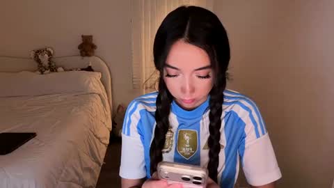Snapshot of emilyfawn chatting on 07/19/26, 04:27 emilyfawn online show from 07/19/26, 04:27