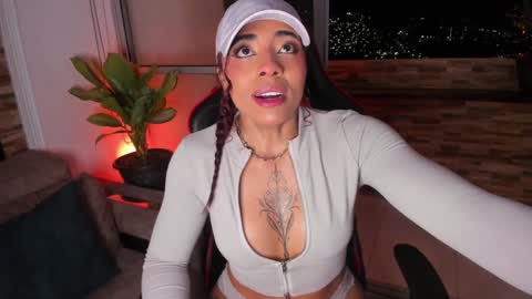 Snapshot of emilyfitness8 chatting on 12/23/24, 06:22 emily online show from 12/23/24, 06:22