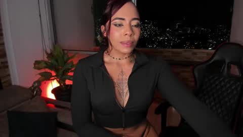 Snapshot of emilyfitness8 chatting on 02/19/25, 03:39 emily online show from 02/19/25, 03:39