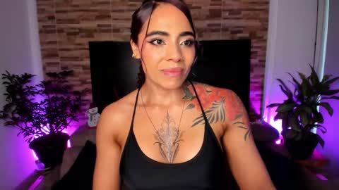 Snapshot of emilyfitness8 chatting on 12/18/25, 10:05 emily online show from 12/18/25, 10:05