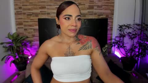 Snapshot of emilyfitness8 chatting on 05/14/26, 11:33 emily online show from 05/14/26, 11:33