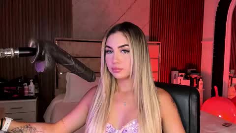 Snapshot of emilyhendrix_ chatting on 09/16/25, 08:32 Emily Hendrix online show from 09/16/25, 08:32