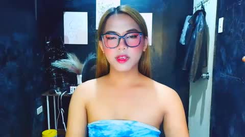 emilyhotasian online show from 04/17/26, 08:28