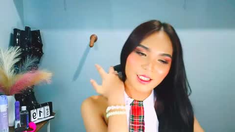 emilyhotasian online show from 04/20/26, 08:28