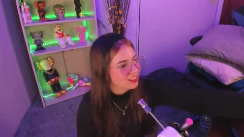 Snapshot of emilykarterr chatting on 01/12/25, 04:08 VALEEEN online show from 01/12/25, 04:08