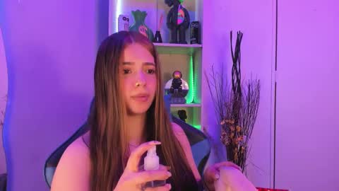 Snapshot of emilykarterr chatting on 01/15/25, 03:50 VALEEEN online show from 01/15/25, 03:50