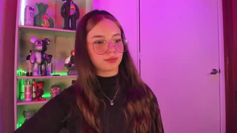 Snapshot of emilykarterr chatting on 01/28/25, 03:57 VALEEEN online show from 01/28/25, 03:57