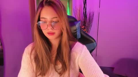 Snapshot of emilykarterr chatting on 02/14/25, 07:02 VALEEEN online show from 02/14/25, 07:02