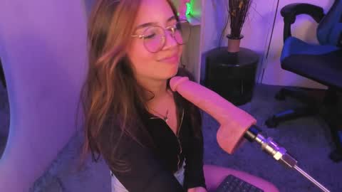 Snapshot of emilykarterr chatting on 02/28/25, 07:03 VALEEEN online show from 02/28/25, 07:03
