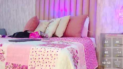 Snapshot of emilyparker__ chatting on 11/04/25, 11:04 My IG - EmilyParker online show from 11/04/25, 11:04