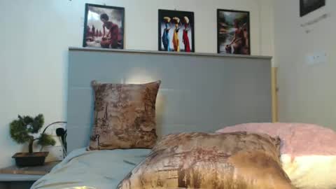 Emilly online show from 02/26/25, 10:31