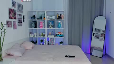 Hey i am  Emily     am -  pm online show from 04/19/26, 06:10