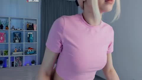 Snapshot of emilyrighter chatting on 05/28/26, 05:10 Hey i am Emily am - pm online show from 05/28/26, 05:10