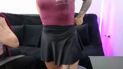 Snapshot of emilyriskhot chatting on 09/12/25, 04:40 emily friends online show from 09/12/25, 04:40