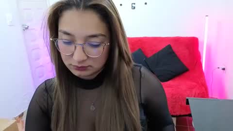 Snapshot of emilyriskhot chatting on 10/02/25, 04:14 emily friends online show from 10/02/25, 04:14