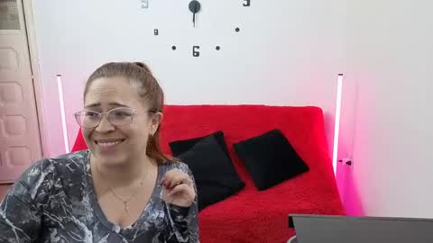 Snapshot of emilyriskhot chatting on 10/05/25, 11:24 emily friends online show from 10/05/25, 11:24