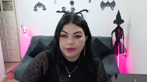Snapshot of emilyriskhot chatting on 10/16/25, 08:43 emily friends online show from 10/16/25, 08:43
