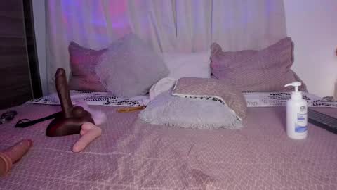 Snapshot of emilyrosss_ chatting on 01/14/25, 08:09 EMILY online show from 01/14/25, 08:09