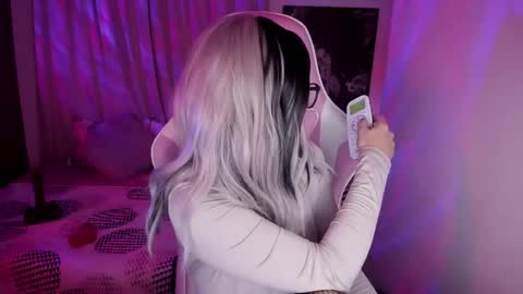 Snapshot of emilyrosss_ chatting on 02/03/25, 03:53 EMILY online show from 02/03/25, 03:53