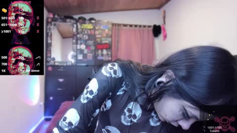 Snapshot of emilyrymer chatting on 12/18/24, 11:19 Emily Support me to have 100 likes plx online show from 12/18/24, 11:19