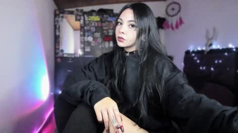 Snapshot of emilyrymer chatting on 01/28/25, 10:56 Emily Support me to have 100 likes plx online show from 01/28/25, 10:56