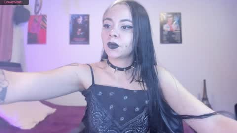 Snapshot of emilyrymer chatting on 02/02/25, 09:56 Emily Support me to have 100 likes plx online show from 02/02/25, 09:56