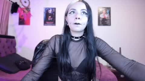 Snapshot of emilyrymer chatting on 02/11/25, 12:17 Emily Support me to have 100 likes plx online show from 02/11/25, 12:17