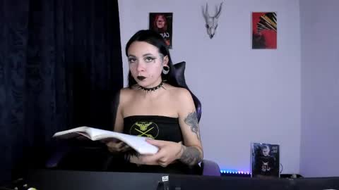 Snapshot of emilyrymer chatting on 05/31/26, 10:22 Emily Support me to have 100 likes plx online show from 05/31/26, 10:22