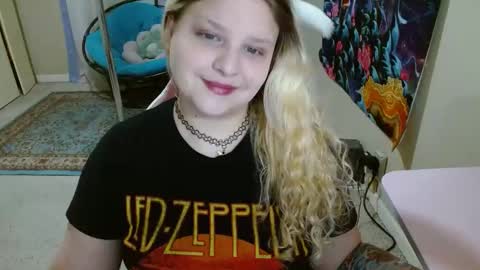 Snapshot of emilyshaze chatting on 01/20/25, 06:10 emily haze online show from 01/20/25, 06:10