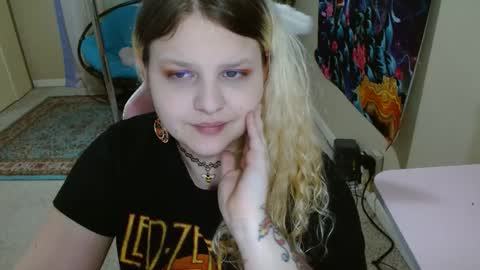 Snapshot of emilyshaze chatting on 01/21/25, 02:43 emily haze online show from 01/21/25, 02:43