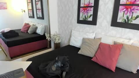 Snapshot of emilysumer chatting on 10/11/25, 02:48 Summer 3 online show from 10/11/25, 02:48