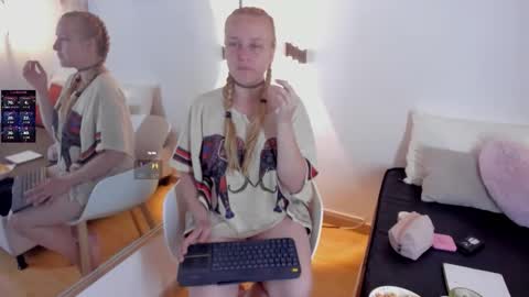 Summer 3 online show from 03/22/26, 03:43