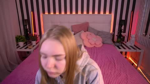  MY NAME IS Emily WELCOME EVERYONE I WILL BE HAPPY TO GIVE YOU WHAT YOU HAVE DREAMED OF FOR SO LONG online show from 04/15/26, 06:20