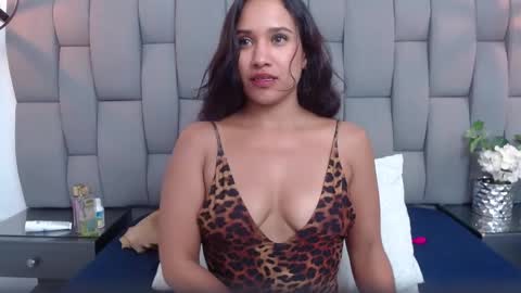 Snapshot of emilysweet2 chatting on 10/22/25, 05:45 emilysweet online show from 10/22/25, 05:45